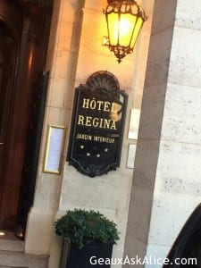 Checking in Hotel Regina 2