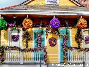 how to decorate your home or yard for Mardi Gras!2