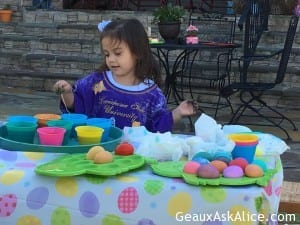 Peeps did a grand job. Some got more dye on themselves than on the eggs!1