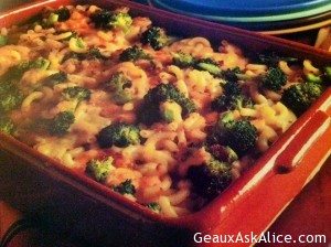 Cheesy Broccoli Macaroni Bake