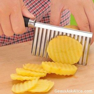 Crinkle wavy cutter