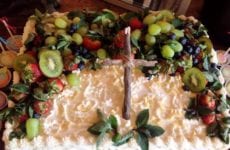 Cake with fruit topping