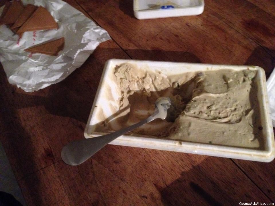 Dessert gelato with pistachio and almonds