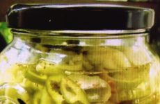 Sweet Pickled Banana Peppers