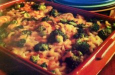 Cheesy Broccoli Macaroni Bake