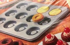 Today's Gadget is the David Tutera Dessert Bowls-Baking Pans!