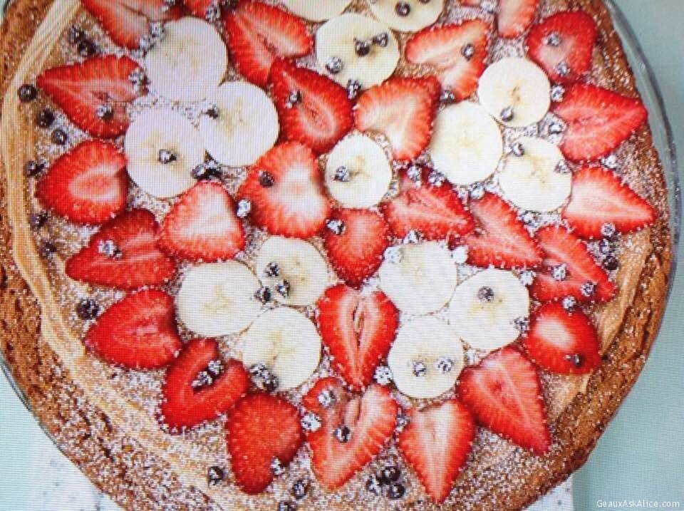 Cookie Pizza with Peanut Butter, Banana and Berries