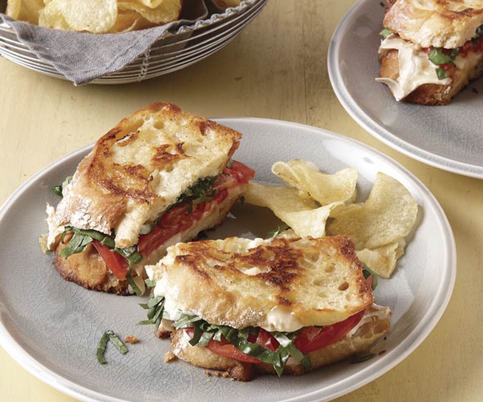 Crispy Grilled Tomato and Brie Sandwich