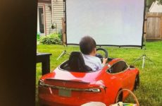 How cute is this idea to entertain those little ones.