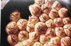 Cast Iron Irresistible Cheesy Pull-Apart Bread