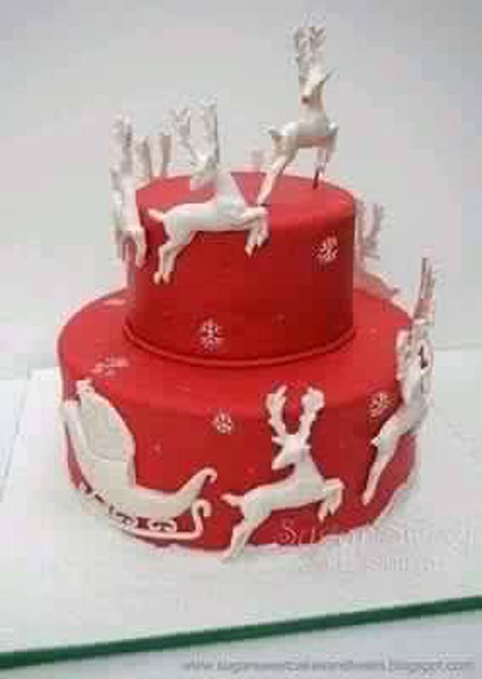 Santa and his reindeer cake