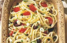 Ideal Summery Pasta with Tomatoes, Olives and Feta