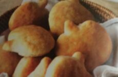 Pumpkin-shaped Biscuits