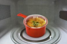 0.5-Quart Non-Stick Saucepan With Lid!