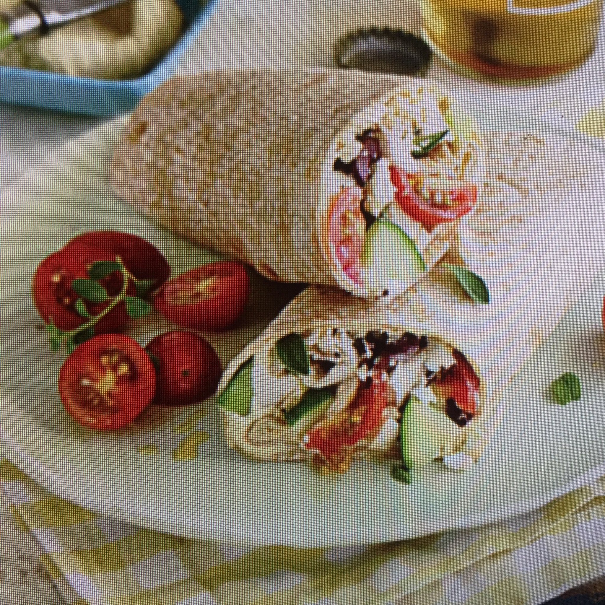 ROBUST GREEK-STYLE CHICKEN WRAPS