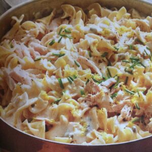 LEMONY ALFREDO TUNA NOODLE DISH IN A SKILLET!
