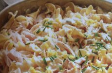 LEMONY ALFREDO TUNA NOODLE DISH IN A SKILLET!