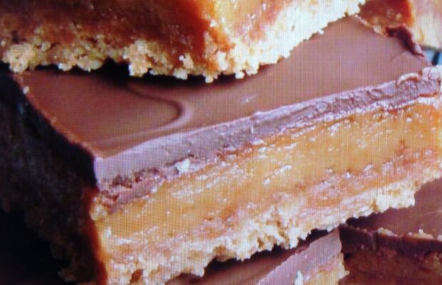 CREAMY CARAMEL SQUARES