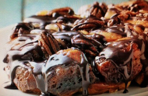 TURTLE MONKEY BREAD (CROCK POT/SLOW COOKER)