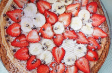 Cookie Pizza with Peanut Butter, Banana and Berries